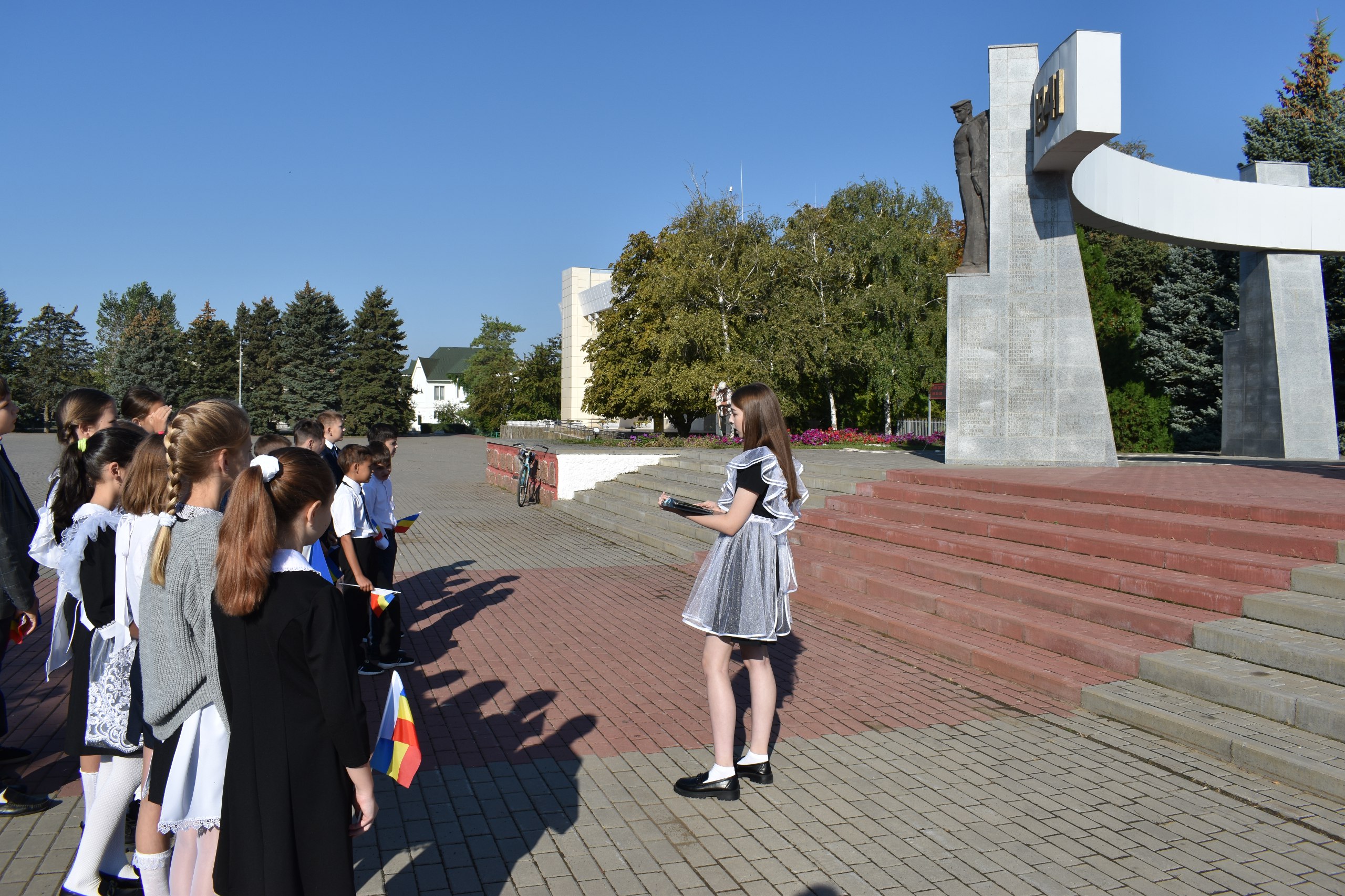 Впервые в орле. Пост 1 Орел. Центр в поселке Орловском. Ростовская область поселок Орловский фото женщин Одноклассники.